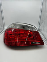 Charger l'image dans la galerie, Feu arrière gauche côté conducteur pour BMW Série 5 M5 E60 2004-2007 OEM 7165739