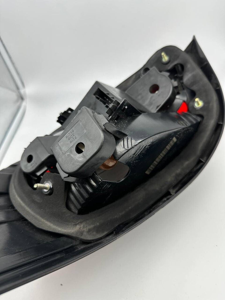 Feu arrière gauche côté conducteur pour BMW Série 5 M5 E60 2004-2007 OEM 7165739