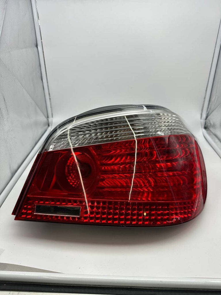 2004-2007 BMW 5 SERIES M5 E60 REAR RIGHT PASSENGER  TAIL LIGHT LAMP OEM 7165740