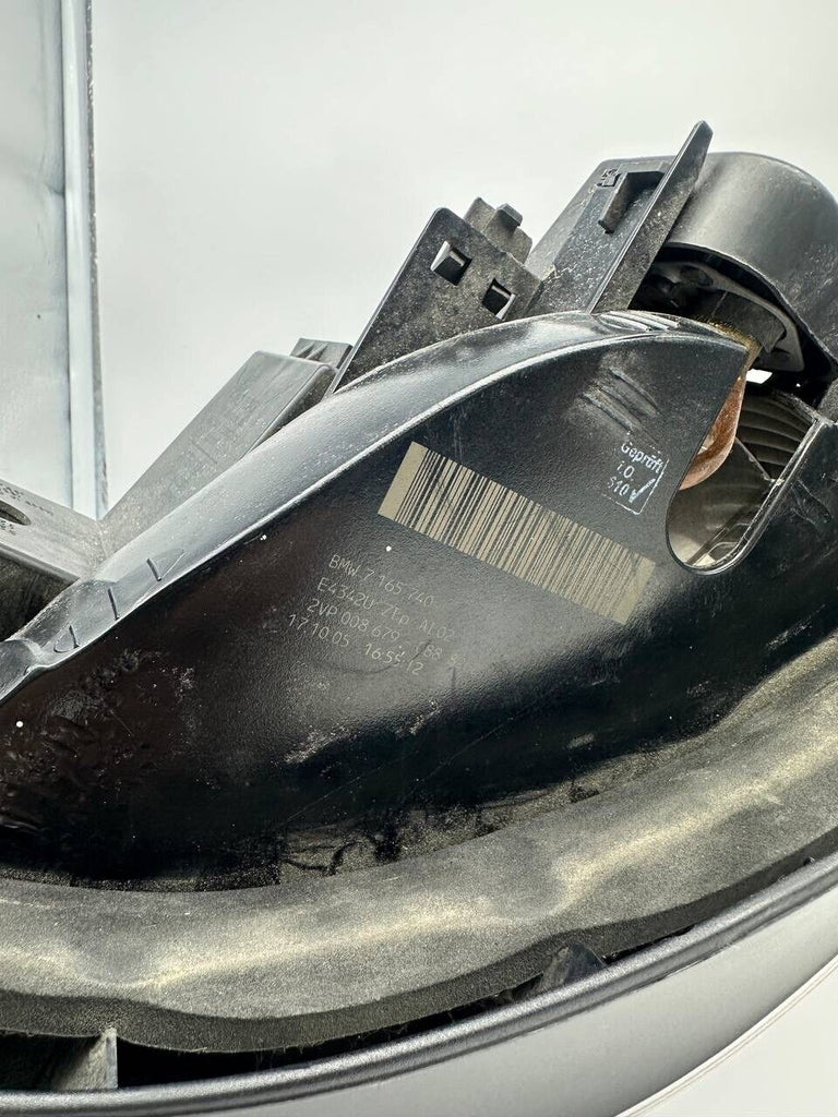 2004-2007 BMW 5 SERIES M5 E60 REAR RIGHT PASSENGER  TAIL LIGHT LAMP OEM 7165740