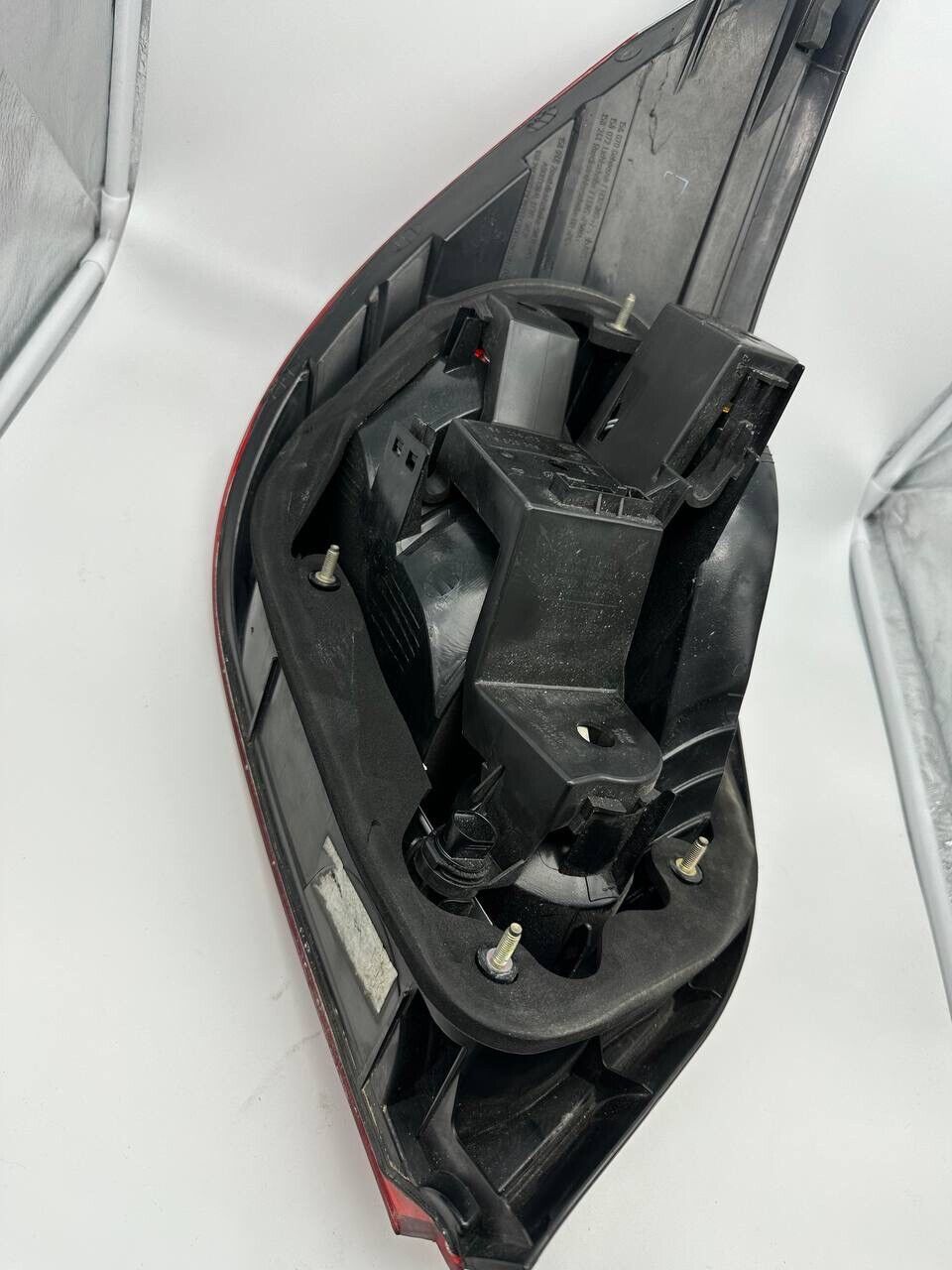 2004-2007 BMW 5 SERIES M5 E60 REAR RIGHT PASSENGER  TAIL LIGHT LAMP OEM 7165740