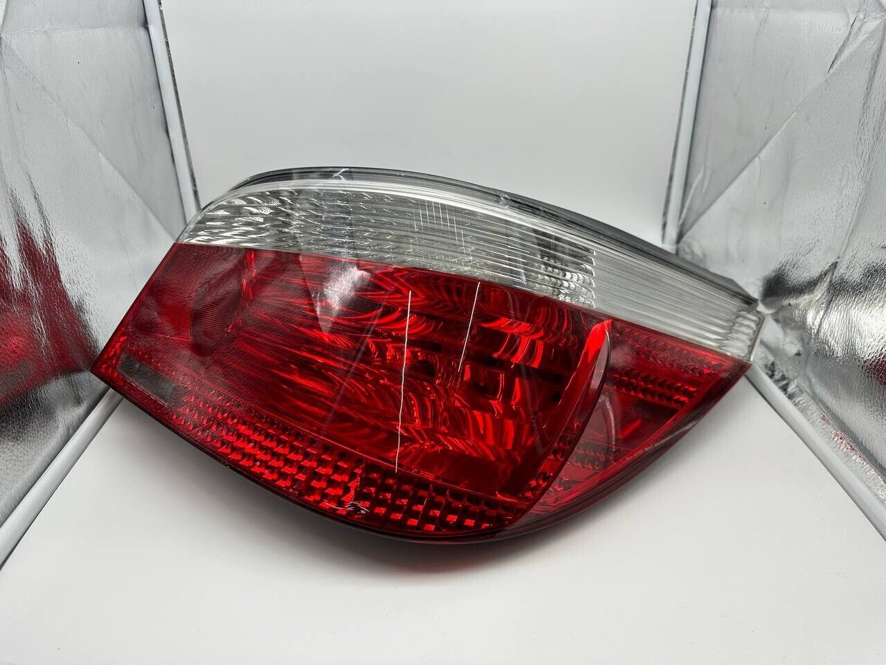 2004-2007 BMW 5 SERIES M5 E60 REAR RIGHT PASSENGER  TAIL LIGHT LAMP OEM 7165740
