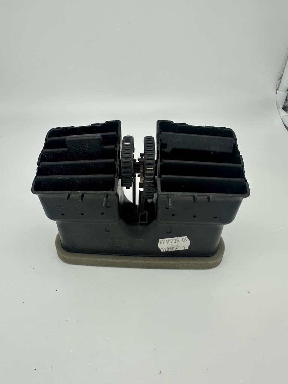 2006 - 2010 BMW 5-SERIES E60 E61 E63 Interior Central Console Rear Vent 6910735