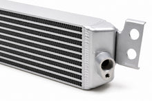 Charger l'image dans la galerie, BMW S65 Race-Spec Oil Cooler - CSF Racing 8025