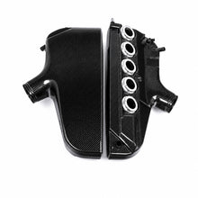 Charger l'image dans la galerie, Eventuri BMW S85 E6X M5 / M6 Black Carbon Inlet Plenum